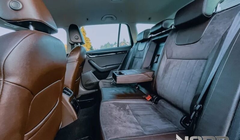 SKODA Octavia  | 4×4 (stały) | Automatyczna | 180 KM | Czarny full
