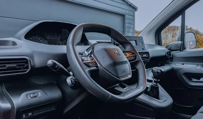 PEUGEOT Partner  | 4×4 (doł. ręcznie) | Manualna | 131 KM | Czerwony full