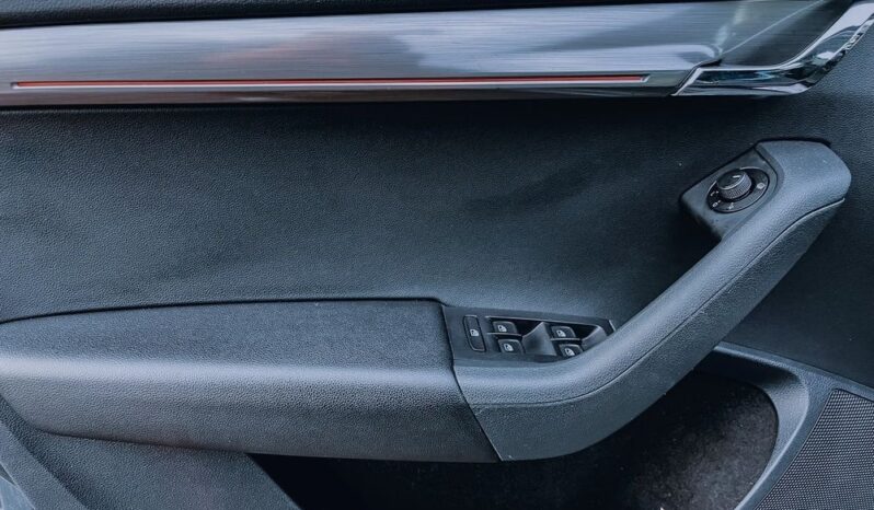 SKODA Octavia  | 4×4 (stały) | Automatyczna | 150 KM | Szary full