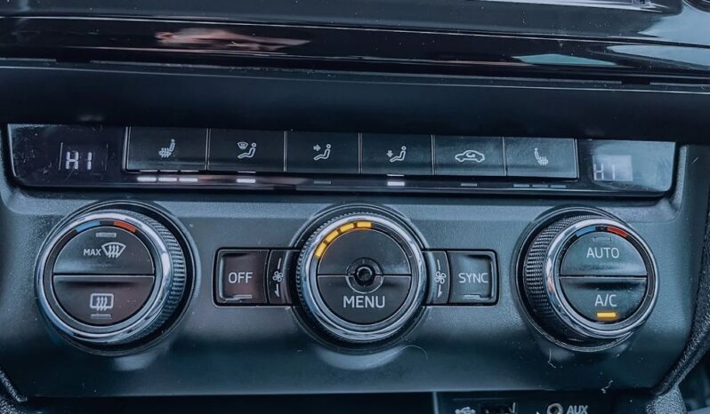 SKODA Octavia  | FWD (przód) | Automatyczna | 149 KM | Szary full