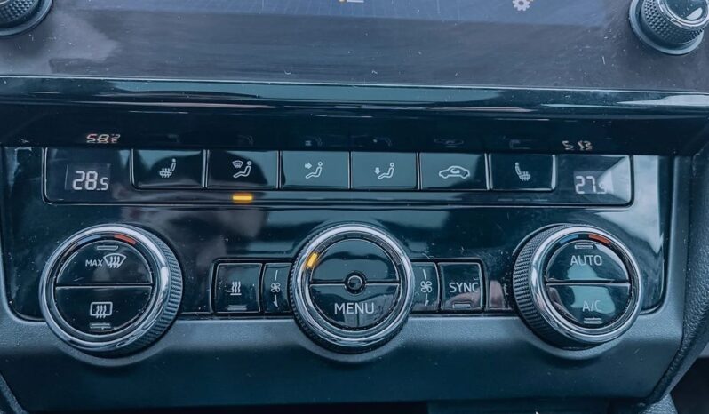 SKODA Octavia  | 4×4 (stały) | Automatyczna | 150 KM | Biały full