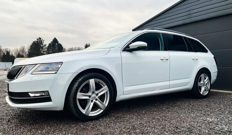 SKODA Octavia  | 4×4 (stały) | Automatyczna | 150 KM | Biały full
