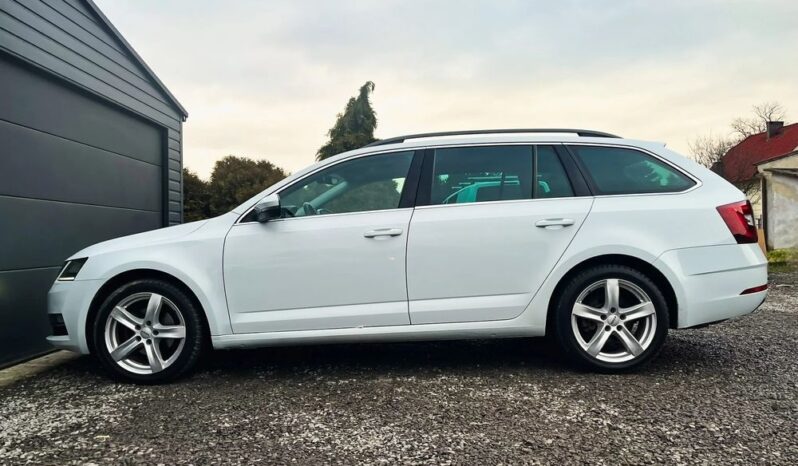 SKODA Octavia  | 4×4 (stały) | Automatyczna | 150 KM | Biały full
