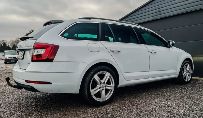 SKODA Octavia  | 4×4 (stały) | Automatyczna | 150 KM | Biały full