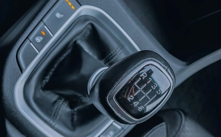 HYUNDAI I30  | FWD (przód) | Manualna | 120 KM | Srebrny full
