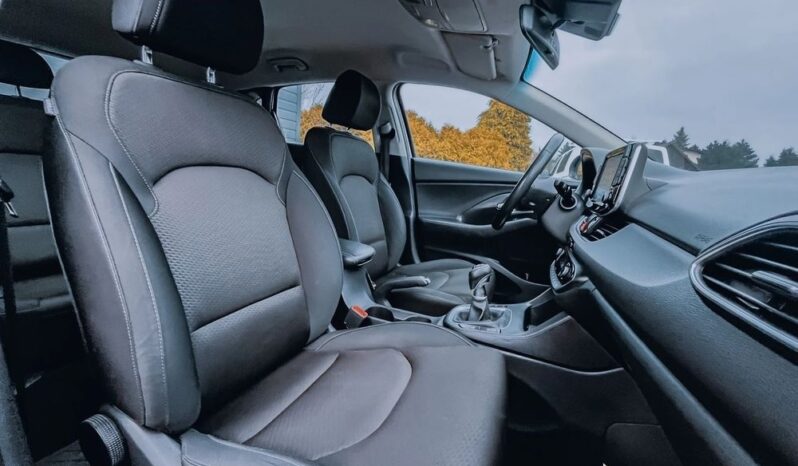 HYUNDAI I30  | FWD (przód) | Manualna | 120 KM | Srebrny full