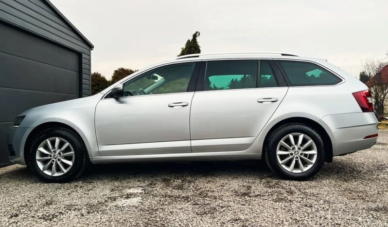 SKODA Octavia  | 4×4 (stały) | Automatyczna | 180 KM | Srebrny full