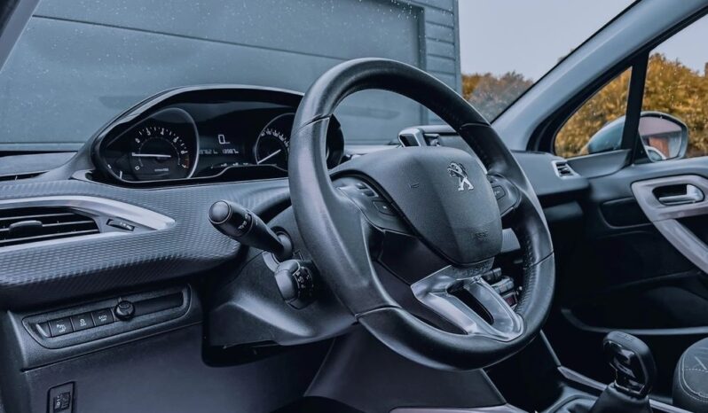 PEUGEOT 2008  | FWD (przód) | Manualna | 110 KM | Srebrny full