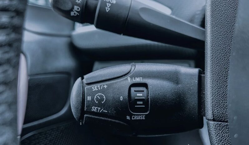 PEUGEOT 2008  | FWD (przód) | Manualna | 110 KM | Srebrny full