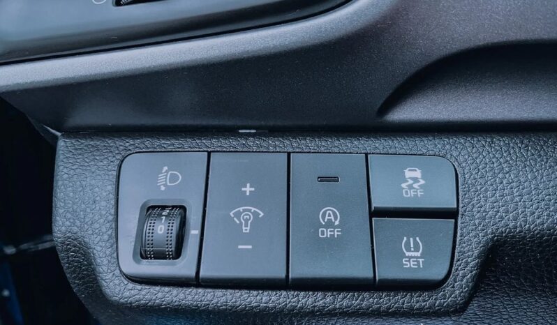 KIA Stonic  | FWD (przód) | Manualna | 100 KM | Niebieski full