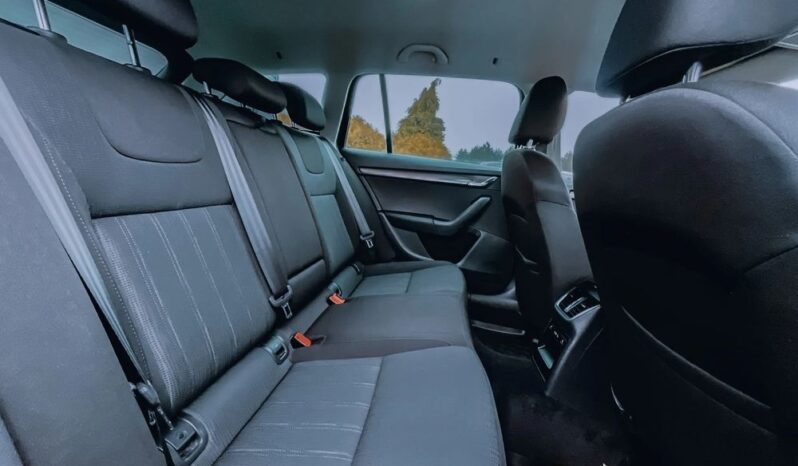 SKODA Octavia  | FWD (przód) | Automatyczna | 180 KM | Czarny full