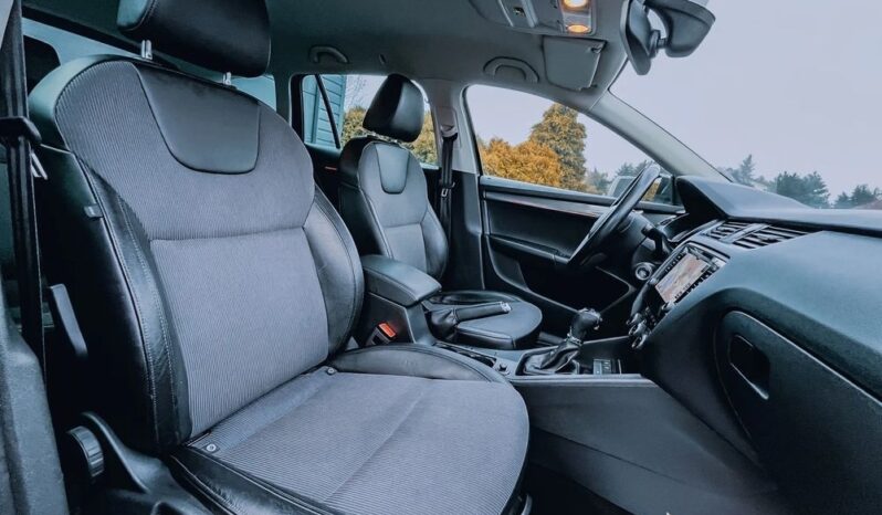 SKODA Octavia  | 4×4 (stały) | Automatyczna | 150 KM | Czarny full