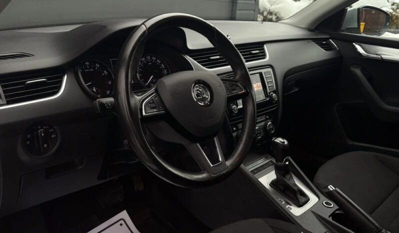 SKODA Octavia  | 4×4 (stały) | Automatyczna | 180 KM | Srebrny full