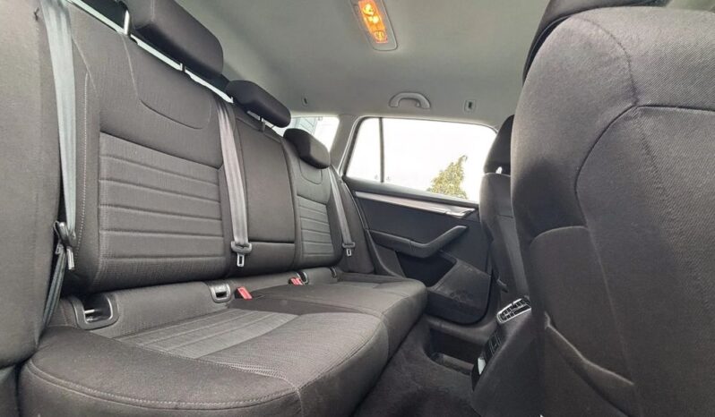 SKODA Octavia  | 4×4 (stały) | Automatyczna | 180 KM | Srebrny full