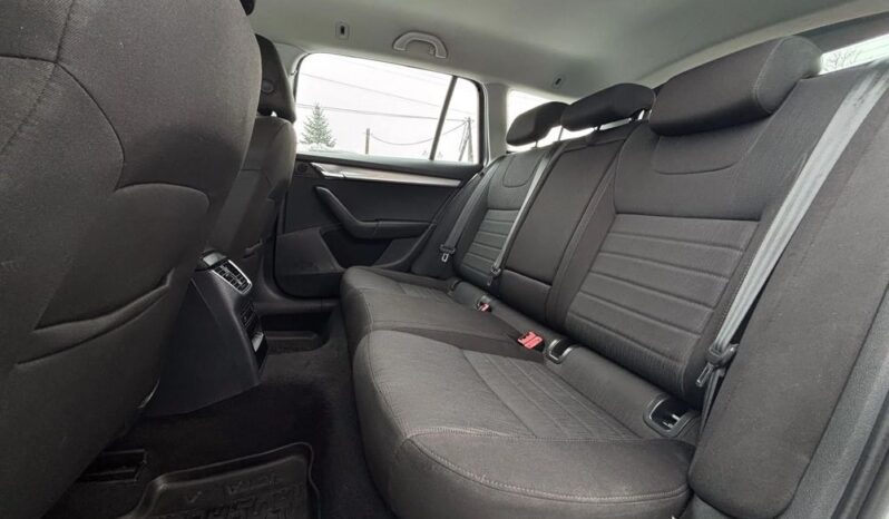 SKODA Octavia  | 4×4 (stały) | Automatyczna | 180 KM | Srebrny full