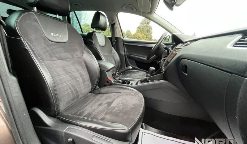 SKODA Octavia  | 4×4 (doł. automatycznie) | Automatyczna | 150 KM | Brązowy full