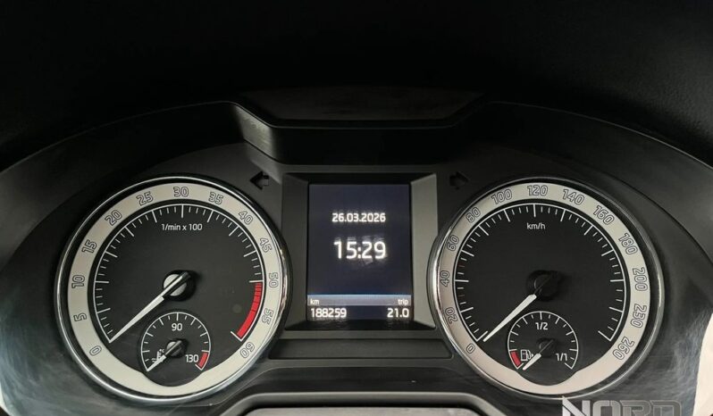 SKODA Octavia  | 4×4 (doł. automatycznie) | Automatyczna | 150 KM | Brązowy full
