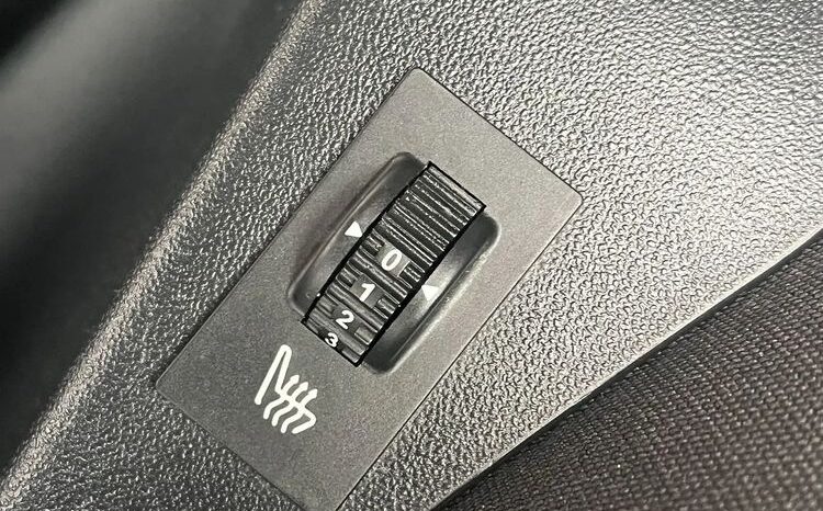 PEUGEOT 208  | FWD (przód) | Manualna | 82 KM | Szary full