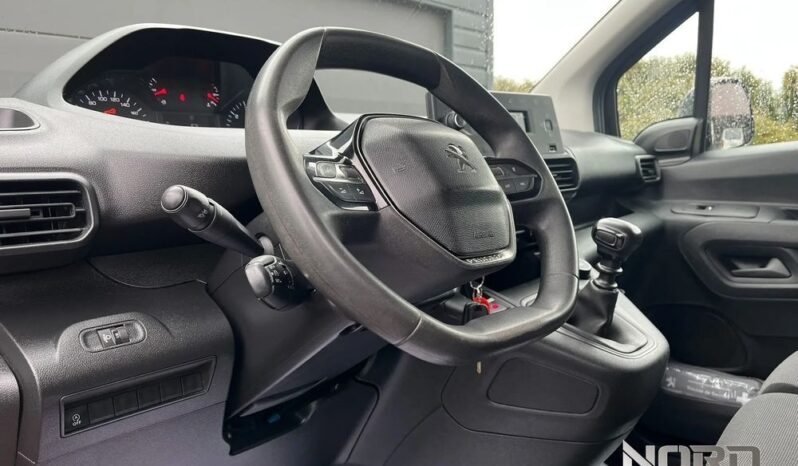 PEUGEOT Partner  | 4×4 (doł. ręcznie) | Manualna | 131 KM | Czerwony full
