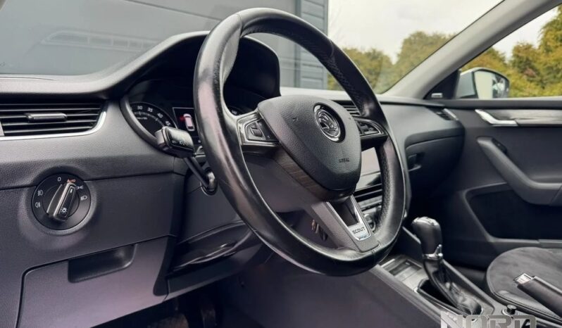 SKODA Octavia  | 4×4 (stały) | Automatyczna | 184 KM | Niebieski full
