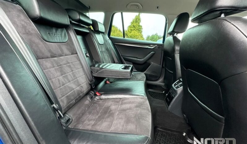 SKODA Octavia  | 4×4 (stały) | Automatyczna | 184 KM | Niebieski full