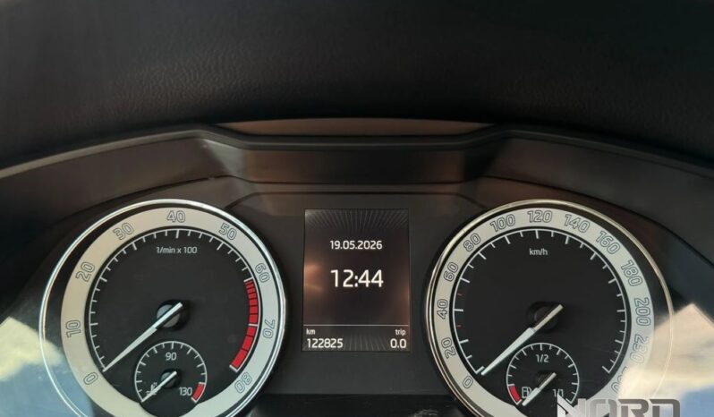 SKODA Superb  | FWD (przód) | Automatyczna | 180 KM | Granatowy full