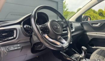 KIA Stonic  | FWD (przód) | Manualna | 120 KM | Srebrny full