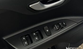 KIA Stonic  | FWD (przód) | Manualna | 120 KM | Srebrny full