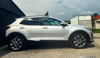 KIA Stonic  | FWD (przód) | Manualna | 120 KM | Srebrny full