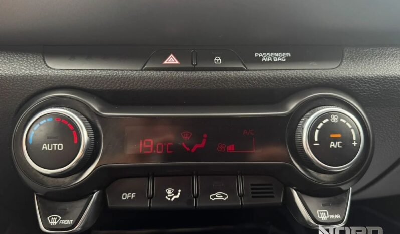 KIA Stonic  | FWD (przód) | Manualna | 120 KM | Srebrny full