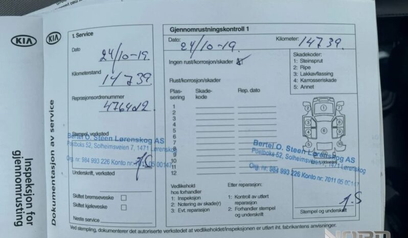 KIA Stonic  | FWD (przód) | Manualna | 120 KM | Srebrny full