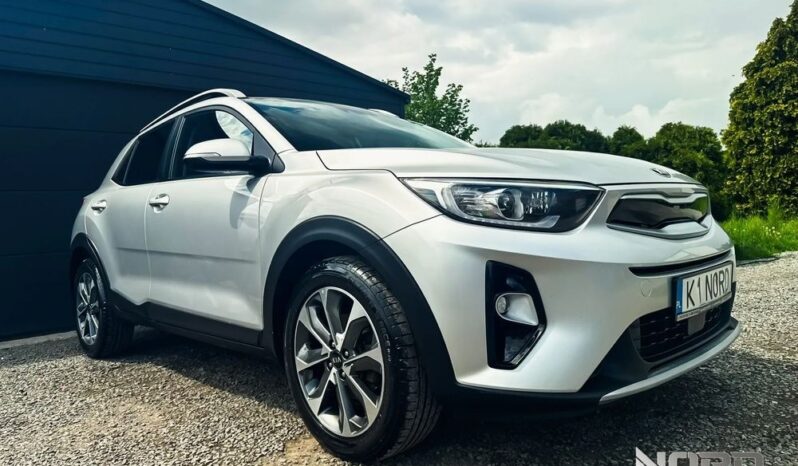 KIA Stonic  | FWD (przód) | Manualna | 120 KM | Srebrny full