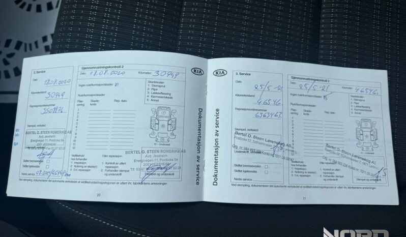 KIA Stonic  | FWD (przód) | Manualna | 120 KM | Srebrny full