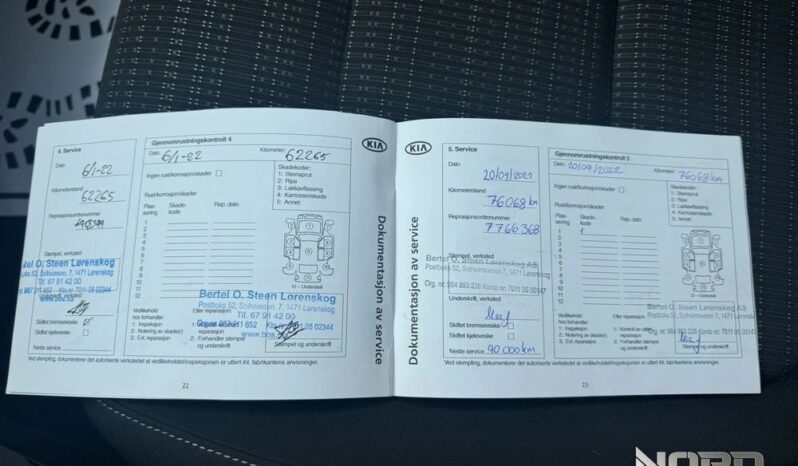 KIA Stonic  | FWD (przód) | Manualna | 120 KM | Srebrny full