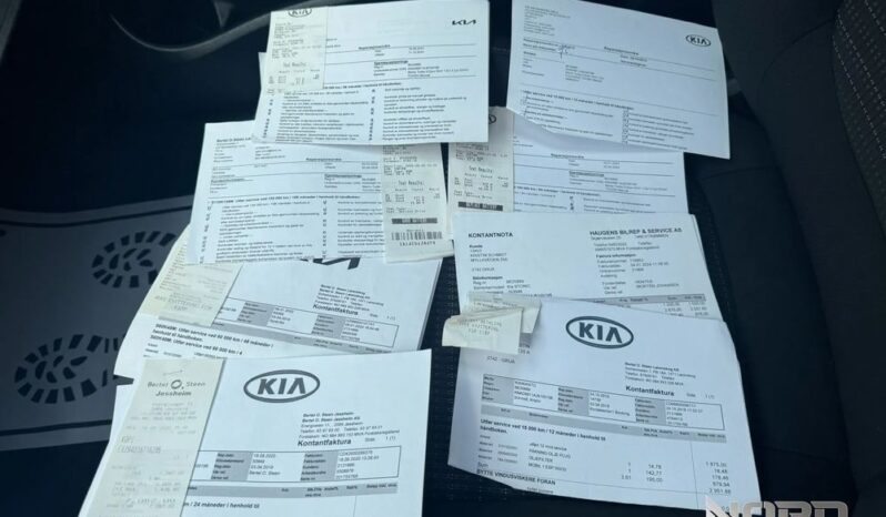KIA Stonic  | FWD (przód) | Manualna | 120 KM | Srebrny full