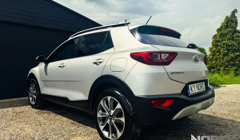 KIA Stonic  | FWD (przód) | Manualna | 120 KM | Srebrny full