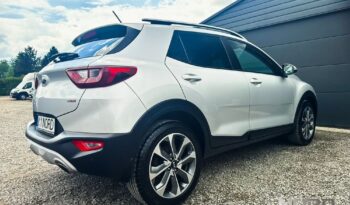 KIA Stonic  | FWD (przód) | Manualna | 120 KM | Srebrny full