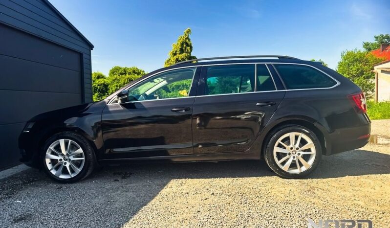 SKODA Octavia  | 4×4 (stały) | Automatyczna | 184 KM | Czarny full