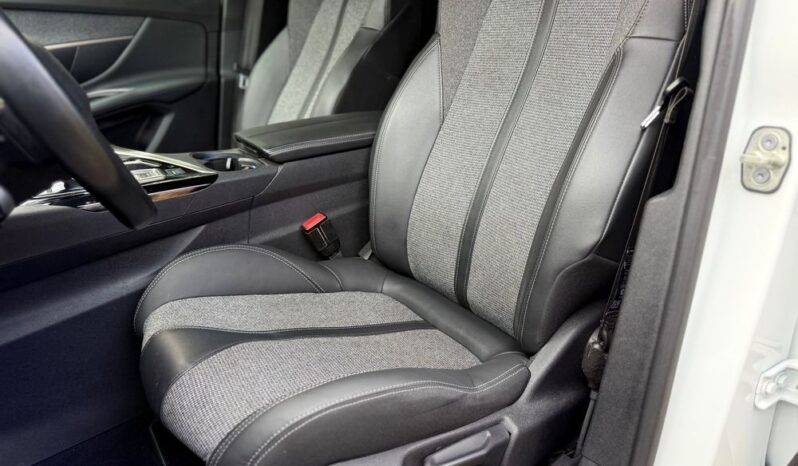 PEUGEOT 3008  | FWD (przód) | Automatyczna | 130 KM | Biały full