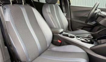 PEUGEOT 2008  | FWD (przód) | Automatyczna | 130 KM | Czarny full