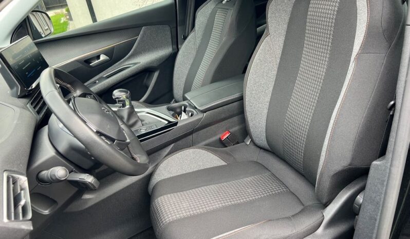PEUGEOT 3008  | FWD (przód) | Manualna | 130 KM | Czarny full