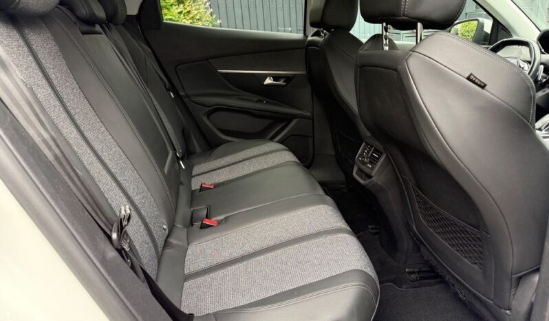 PEUGEOT 3008  | FWD (przód) | Automatyczna | 131 KM | Biały full