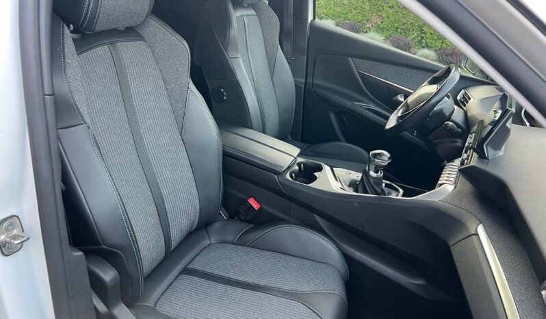 PEUGEOT 5008  | FWD (przód) | Manualna | 130 KM | Biały full