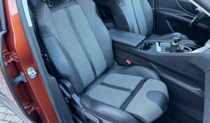 PEUGEOT 3008  | FWD (przód) | Manualna | 130 KM | Brązowy full