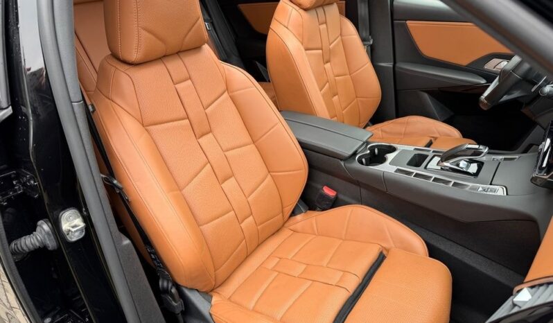 DS Automobiles DS 7 Crossback | 4×4 (doł. automatycznie) | Automatyczna | 300 KM | Czarny full