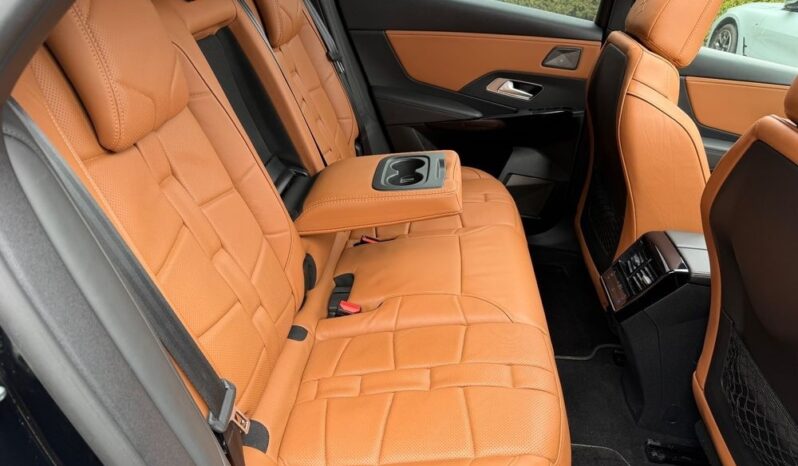 DS Automobiles DS 7 Crossback | 4×4 (doł. automatycznie) | Automatyczna | 300 KM | Czarny full