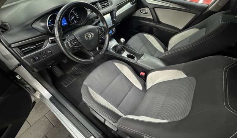 TOYOTA Avensis  | FWD (przód) | Manualna | 143 KM | Srebrny full