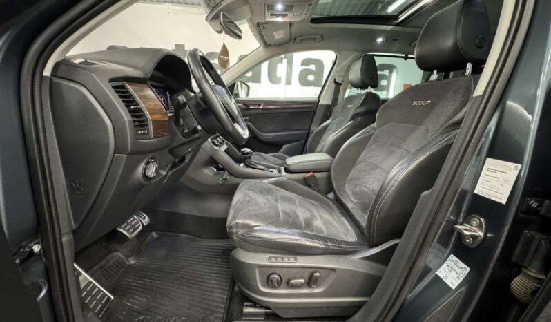 SKODA Kodiaq  | 4×4 (stały) | Automatyczna | 190 KM | Szary full