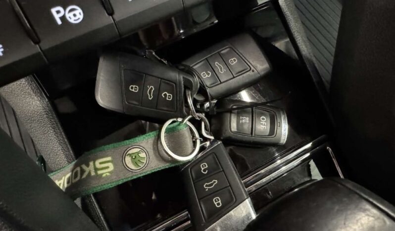 SKODA Kodiaq  | 4×4 (stały) | Automatyczna | 190 KM | Szary full