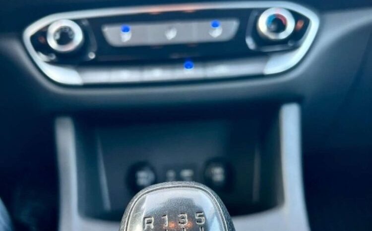 HYUNDAI I30  | FWD (przód) | Manualna | 100 KM | Granatowy full